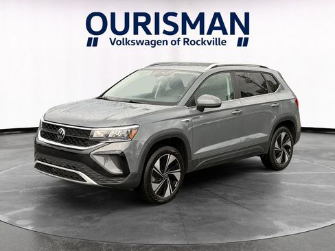 Used 2023 Volkswagen Taos SE AWD/4WD image 2