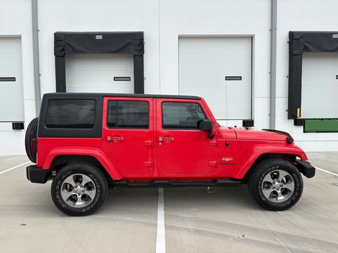 Used 2013 Jeep Wrangler Unlimited Sahara w/ Connectivity Group AWD/4WD image 3