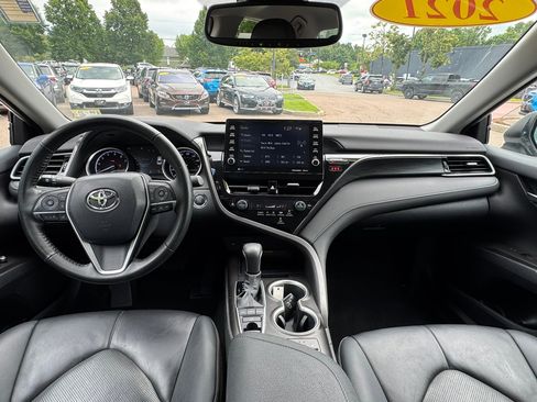 Used 2021 Toyota Camry XLE image 13