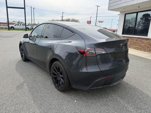 Used 2024 Tesla Model Y Standard Range image 5