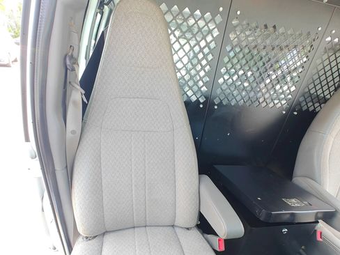 Used 2017 Chevrolet Express 2500 RWD image 19