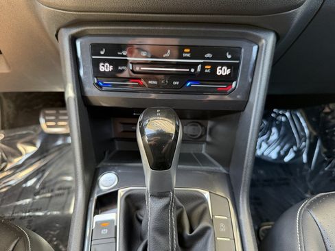 Used 2024 Volkswagen Tiguan SE R-Line FWD image 22