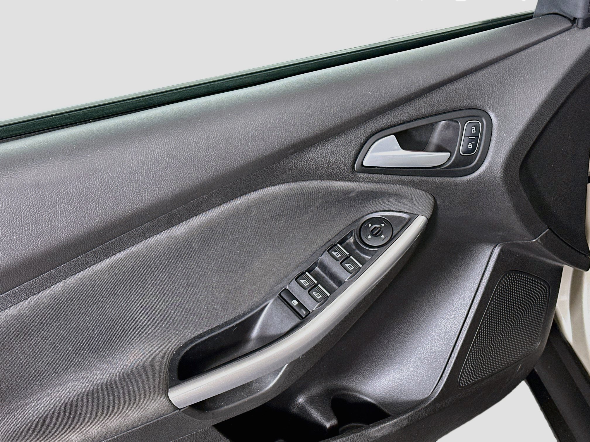 Used 2017 Ford Focus Titanium FWD image 15