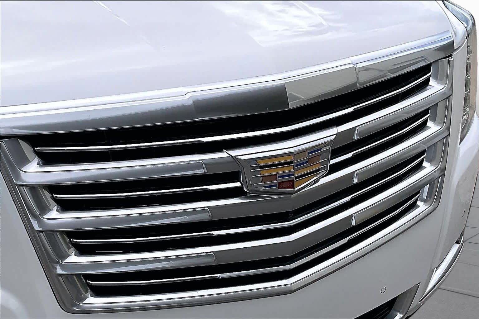 Used 2019 Cadillac Escalade Platinum RWD image 30