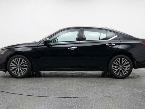 Used 2025 Nissan Altima 2.5 SV FWD image 5