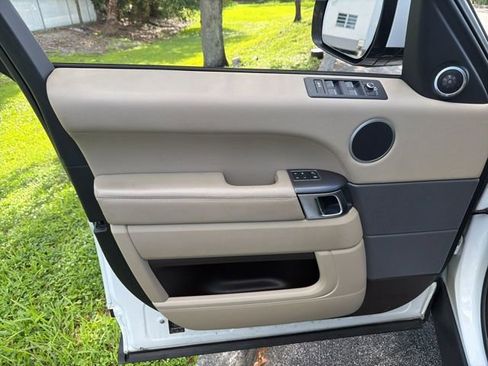 Used 2017 Land Rover Range Rover Sport SE image 11