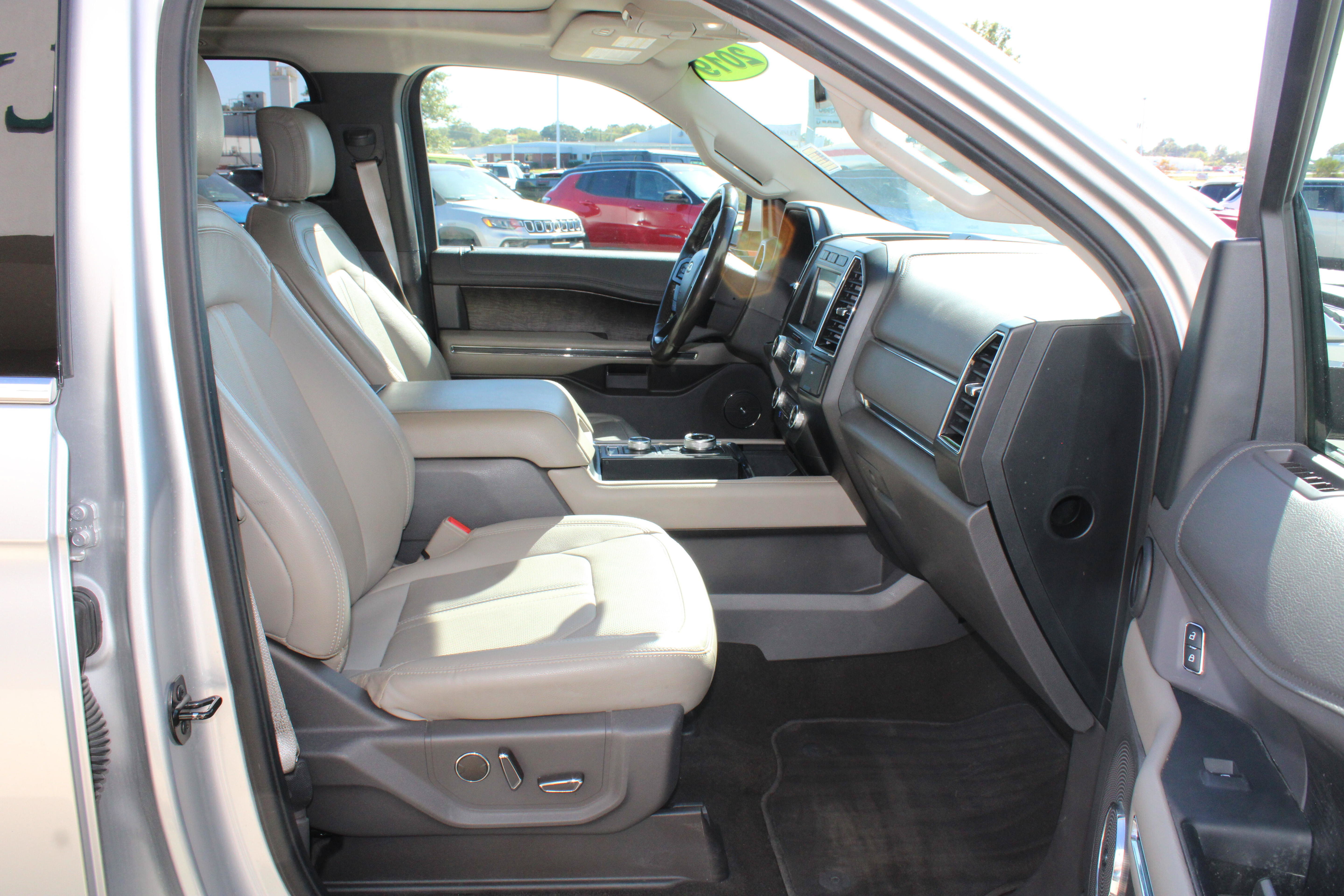 Used 2019 Ford Expedition Limited w/ Equipment Group 301A AWD/4WD image 25