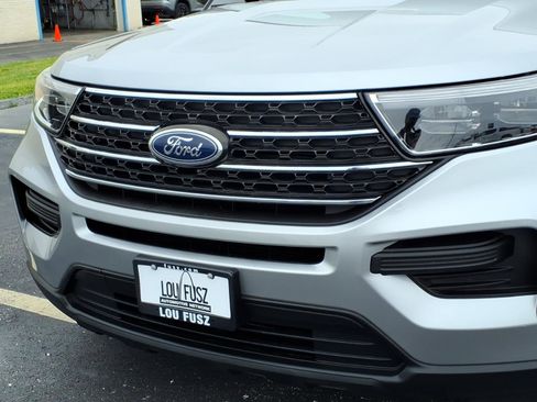 Used 2023 Ford Explorer XLT w/ Class IV Trailer Tow Package AWD/4WD image 35