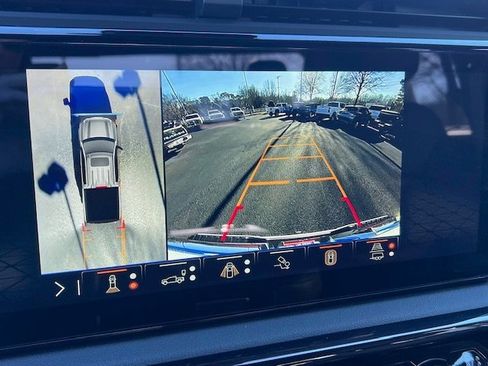 Used 2025 GMC Sierra 1500 AT4 image 8