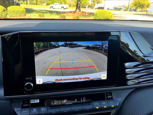 Used 2025 Toyota Camry SE FWD image 28