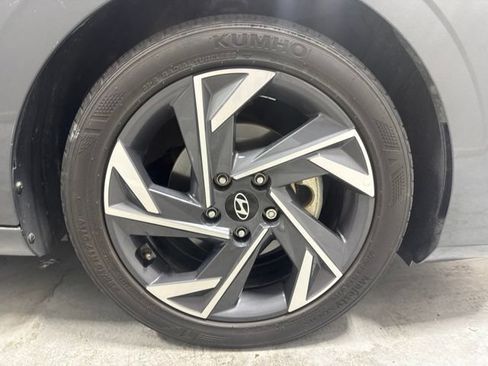 Used 2025 Hyundai Elantra Sport FWD image 4