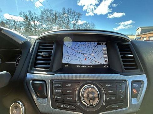 Used 2017 Nissan Pathfinder SL w/ SL Tech Package AWD/4WD image 18