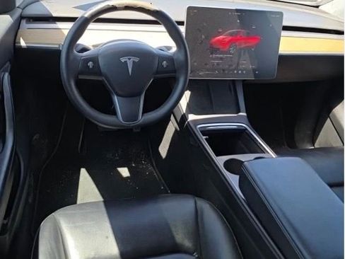 Used 2022 Tesla Model Y Long Range AWD/4WD image 3