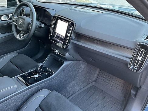 Certified 2023 Volvo XC40 Recharge Ultimate image 21