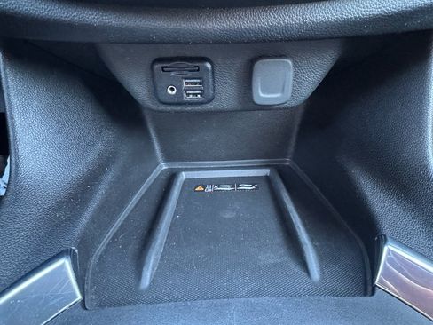 Used 2023 Chevrolet Traverse RS image 28