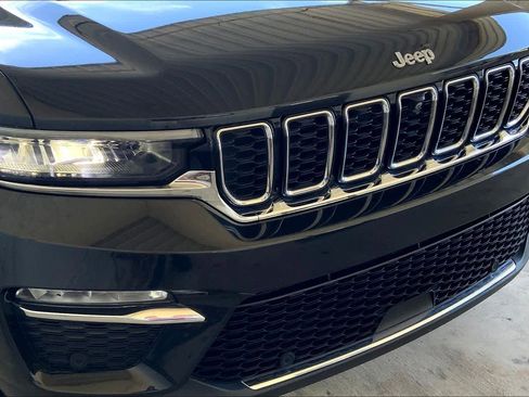 Used 2023 Jeep Grand Cherokee Limited w/ Luxury Tech Group II image 28