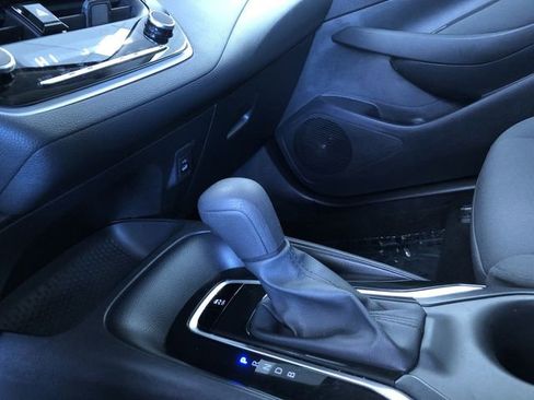 Used 2025 Toyota Corolla LE image 29