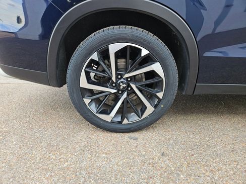 Used 2024 Mitsubishi Outlander SE image 32