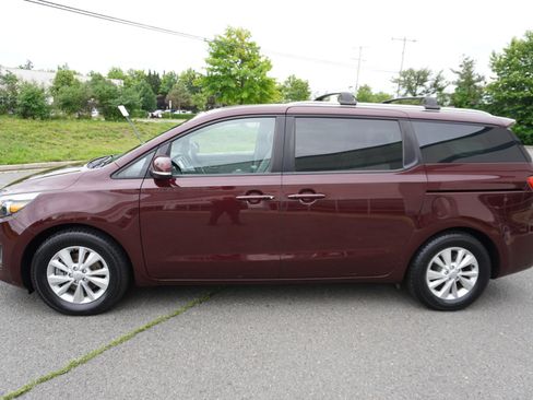 Used 2018 Kia Sedona LX w/ LX Essentials Premium Package FWD image 4