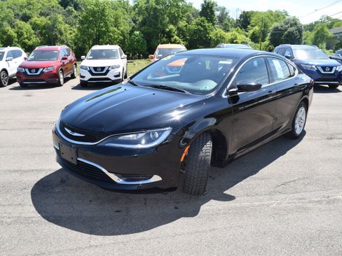 Used 2015 Chrysler 200 Limited w/ Convenience Group FWD image 3