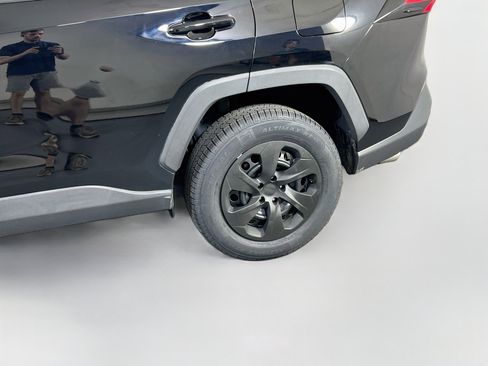 Used 2019 Toyota RAV4 LE w/ All Weather Liner Package AWD/4WD image 28