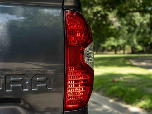 Used 2018 Toyota Tundra Limited w/ Limited Premium Package RWD image 13