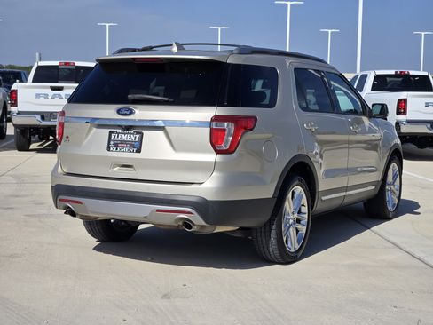 Used 2017 Ford Explorer XLT w/ Equipment Group 202A FWD image 8