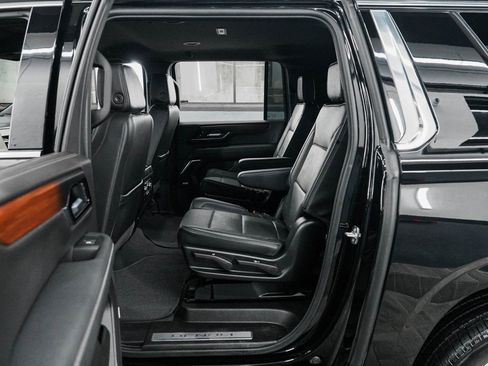 Used 2025 GMC Yukon XL Denali image 28