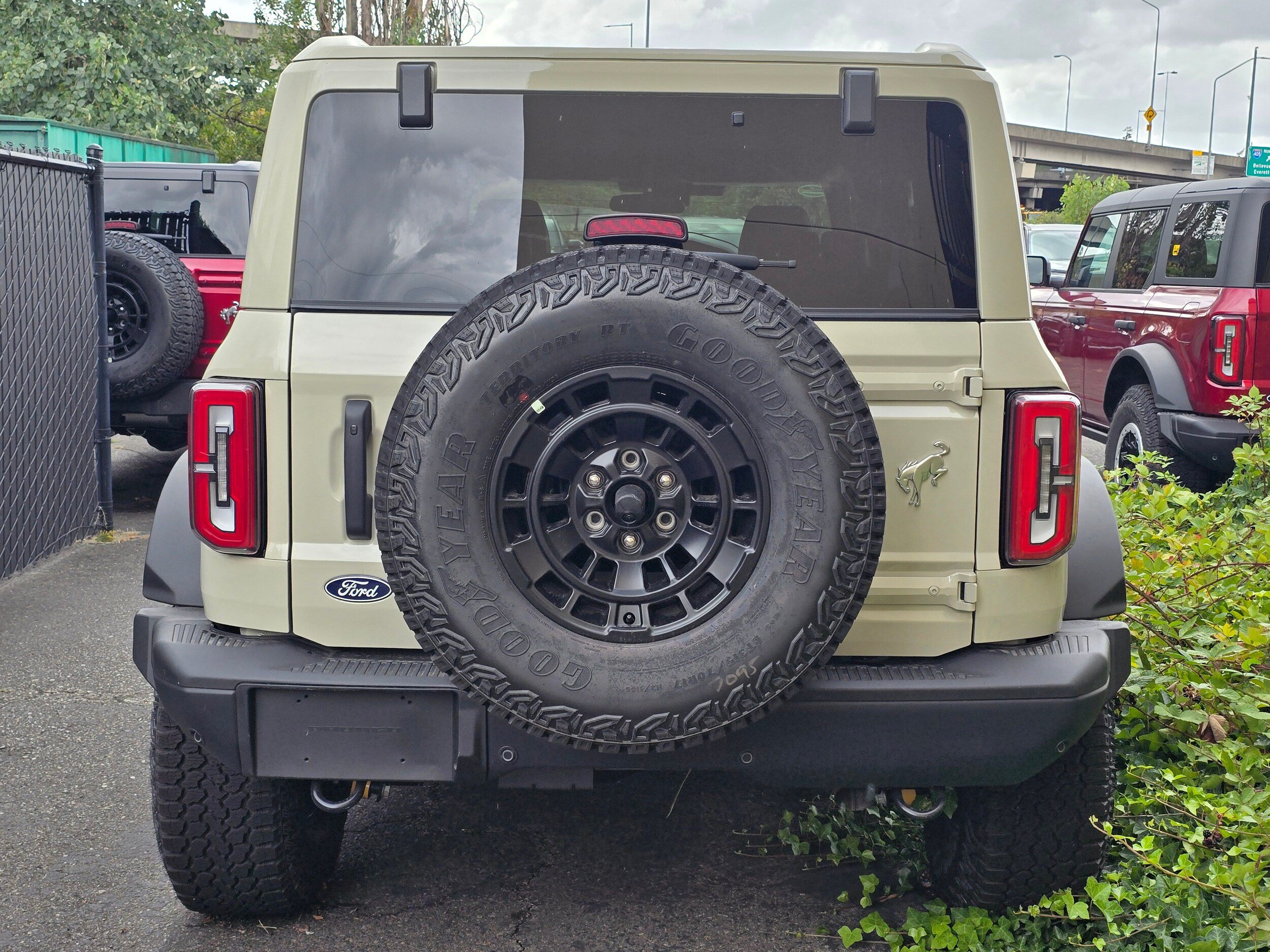 New 2026 Ford Bronco Badlands w/ Sasquatch Package AWD/4WD image 3