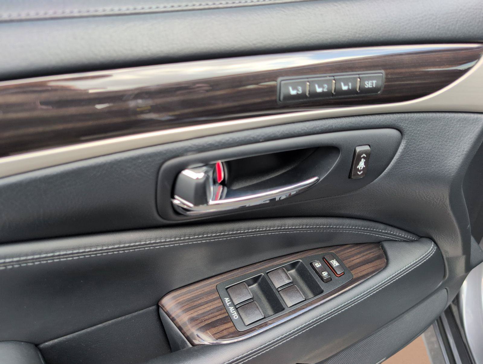 Used 2014 Lexus LS 460 w/ Comfort Package RWD image 6