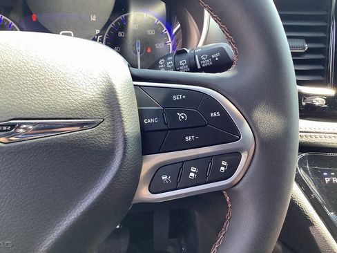 Used 2024 Chrysler Pacifica Pinnacle image 12