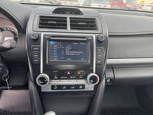 Used 2014 Toyota Camry SE FWD image 13
