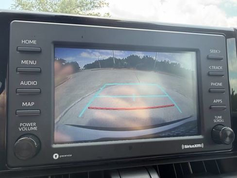 Used 2021 Toyota RAV4 LE FWD image 20