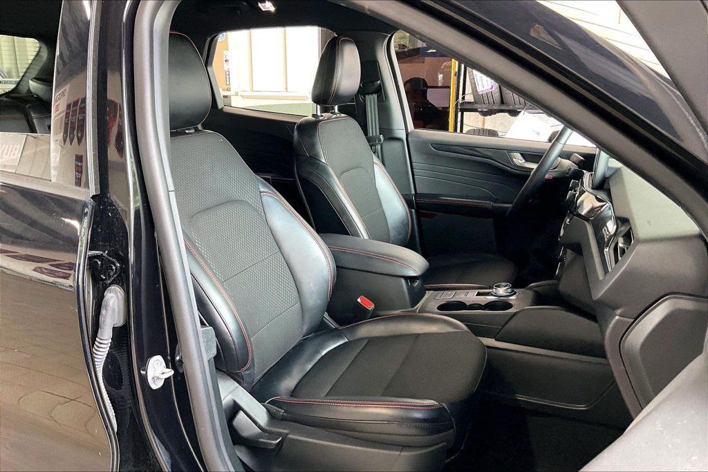 Used 2025 Ford Escape ST-Line Select AWD/4WD image 22