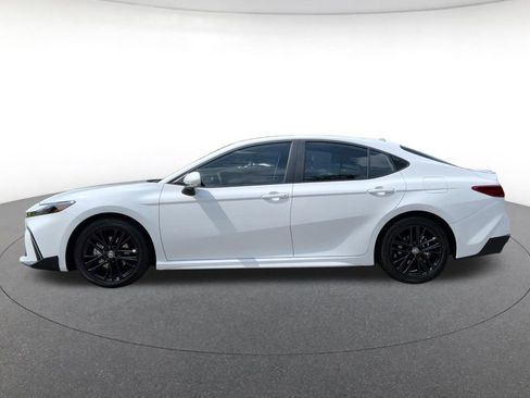 Used 2026 Toyota Camry SE FWD image 3