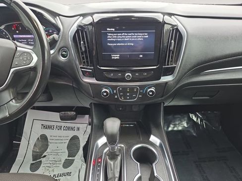 Used 2022 Chevrolet Traverse LT image 11