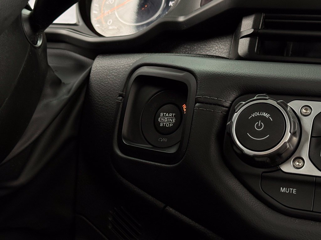 Used 2024 Jeep Wrangler Unlimited Sahara AWD/4WD image 26