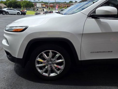 Used 2015 Jeep Cherokee Limited w/ Luxury Group FWD image 6