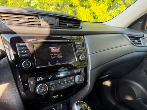 Used 2020 Nissan Rogue SV image 33