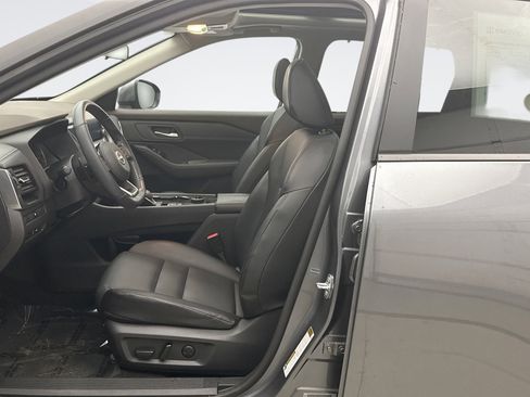 Used 2023 Nissan Rogue SV w/ SV Premium B Package image 11