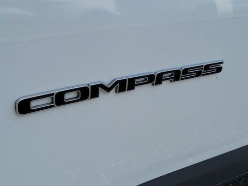 Used 2024 Jeep Compass Latitude AWD/4WD image 9