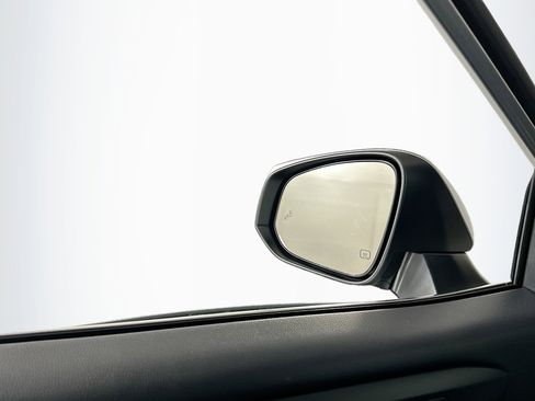 Used 2023 Toyota Highlander XLE FWD image 16