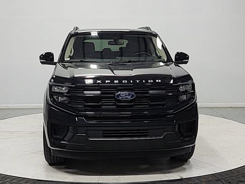 Used 2025 Ford Expedition Active RWD image 2