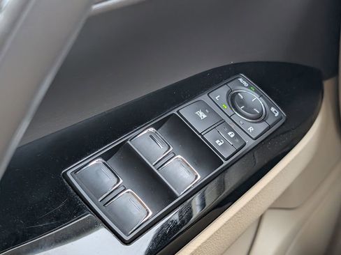 Used 2018 Lexus LX 570 4WD image 12