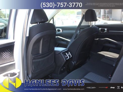 Used 2022 Kia Sorento LX AWD/4WD image 14