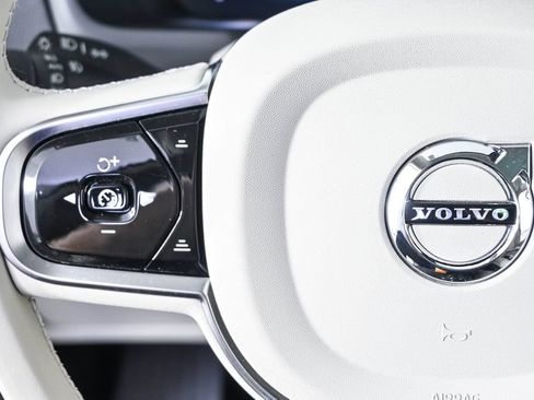 Used 2025 Volvo XC90 B6 Plus w/ Protection Package Premier AWD/4WD image 12