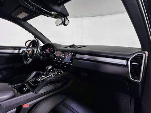 Certified 2023 Porsche Cayenne Platinum Edition AWD/4WD image 34