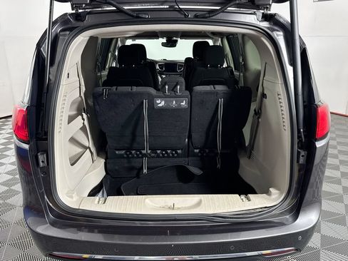 Used 2019 Chrysler Pacifica Touring Plus w/ Advanced Safetytec Group FWD image 27