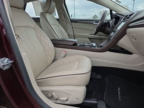 Used 2017 Ford Fusion Platinum image 18