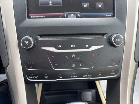 Used 2014 Ford Fusion SE w/ Equipment Group 202A image 12